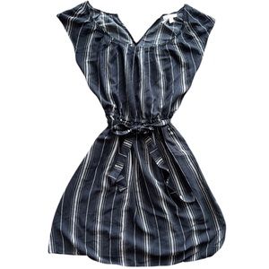 LC Lauren Conrad Dress Size XS Navy Blue Striped Pleated Spring Comfort